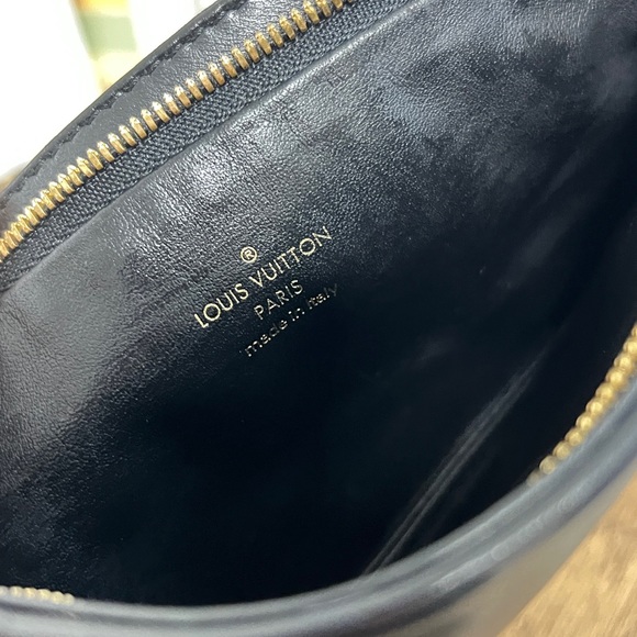 Sold Louis Vuitton LV3 Pochette - Picture 8 of 17